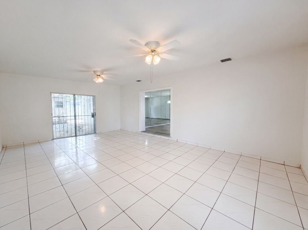 Photo 8 of 20 of 4403 NW 202nd St, Miami Gardens, FL