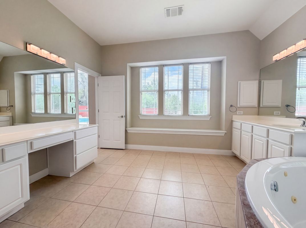Photo 11 of 23 of 13419 Star Heights Dr, San Antonio, TX
