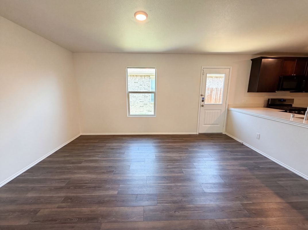 Property photo 3 of 2214 Nightgrove Cir