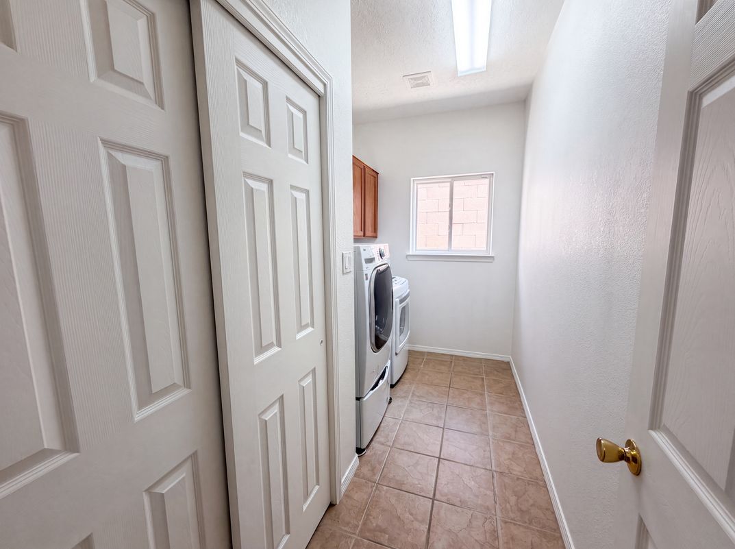 Photo 21 of 29 of 9809 Buckeye St NW, Albuquerque, NM