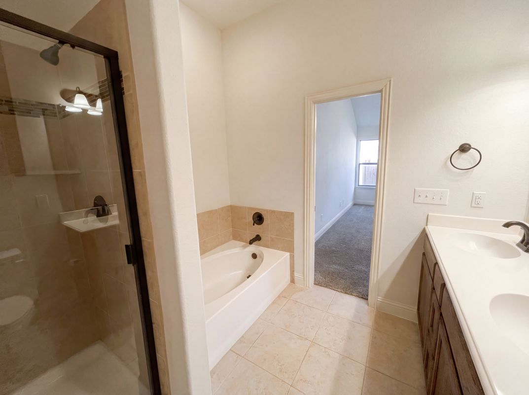 Photo 13 of 26 of 4522 Mariner Dr, Rowlett, TX