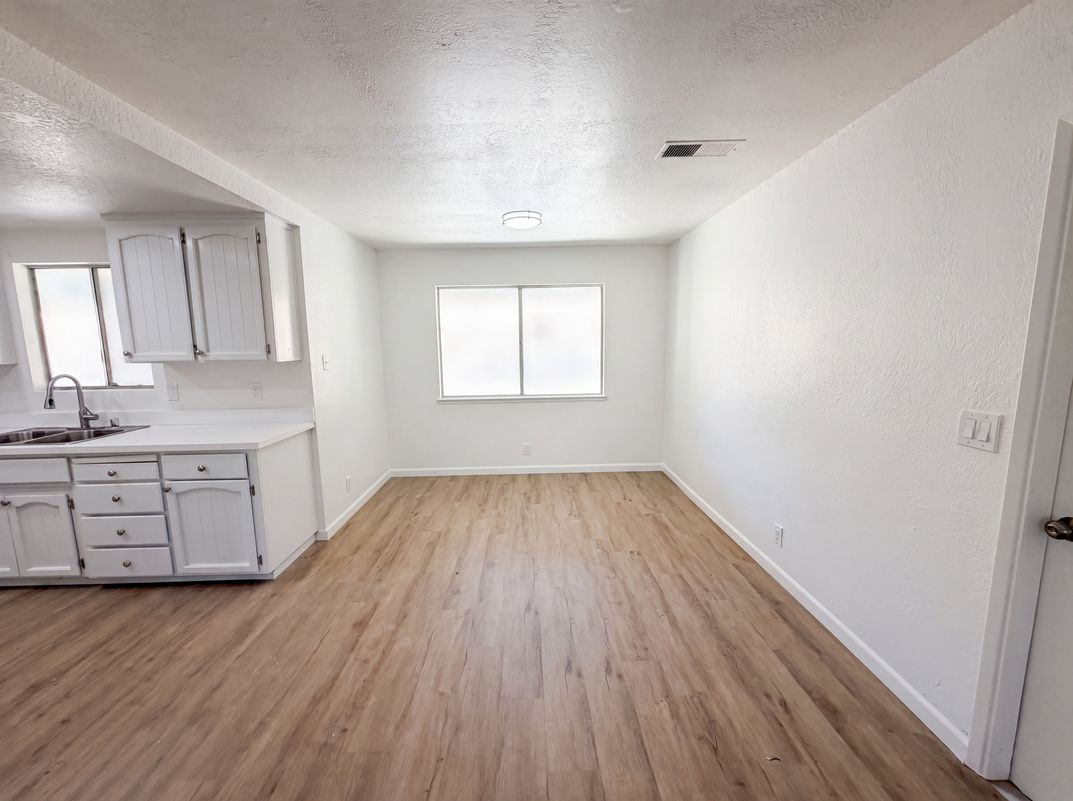 Photo 11 of 29 of 6041 Thornicroft Dr, Valley Springs, CA