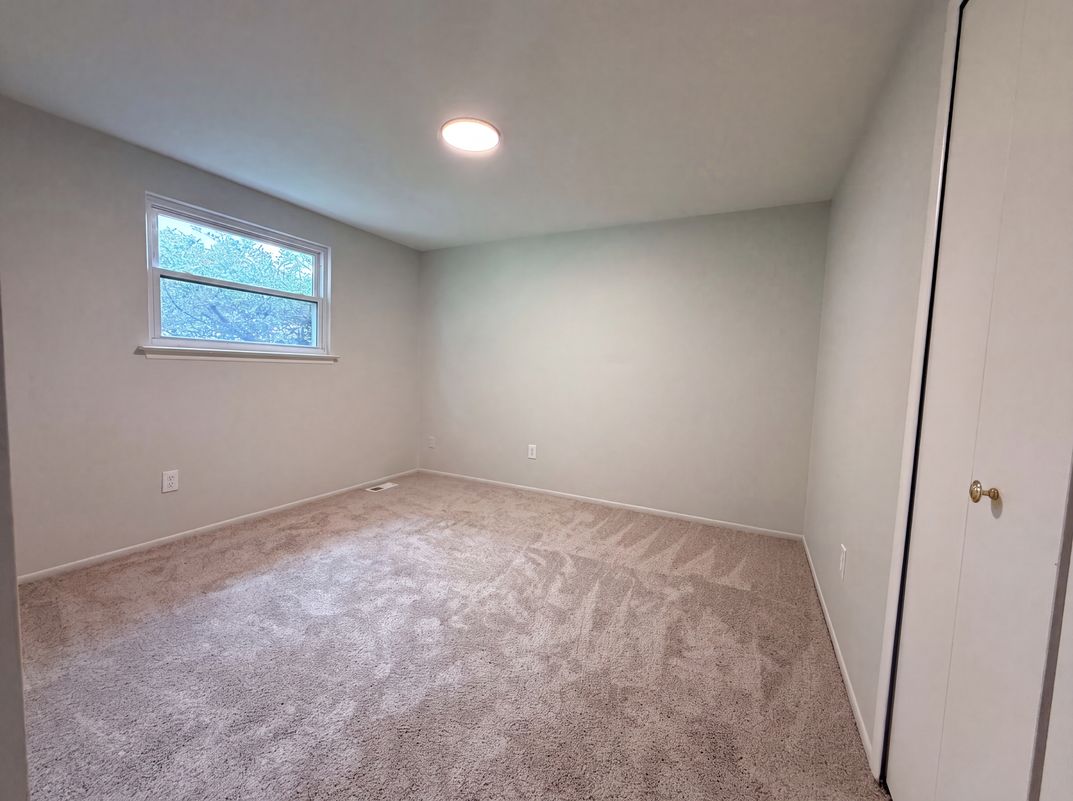 Photo 13 of 19 of 14729 Moran Rd, Allen Park, MI