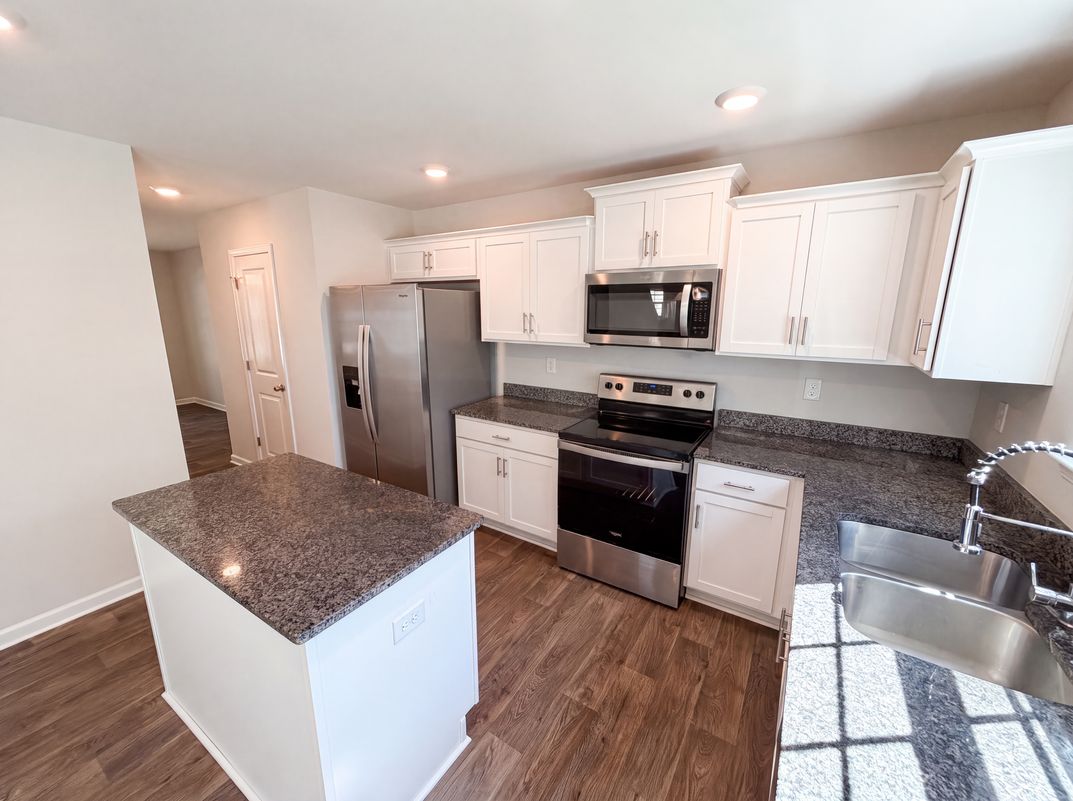 Photo 10 of 26 of 2014 Tarzi Ln, Charlotte, NC
