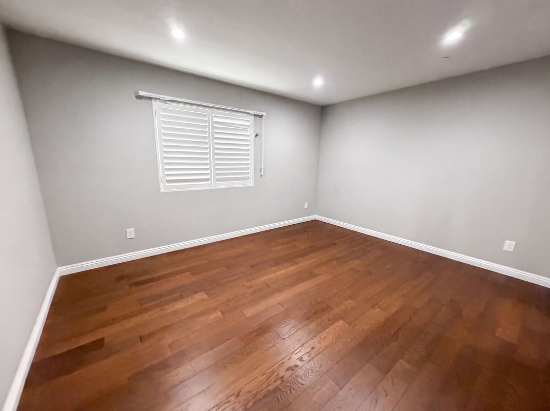 Photo 4 of 22 of 1138 S St Andrews Pl, Los Angeles, CA