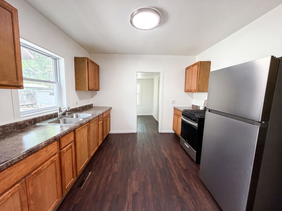 Photo 2 of 26 of 5200 Camden Ave N, Minneapolis, MN