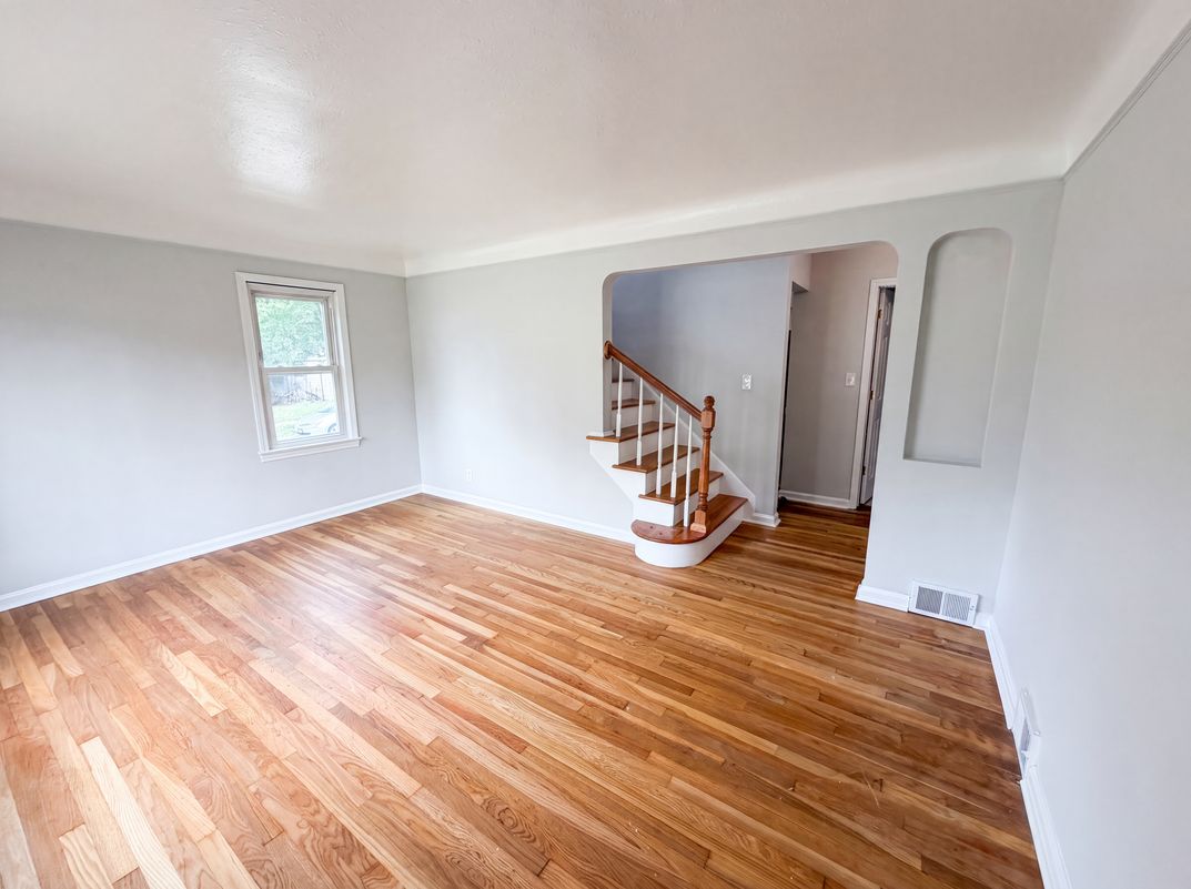Photo 6 of 24 of 6437 Westminster Dr, Cleveland, OH