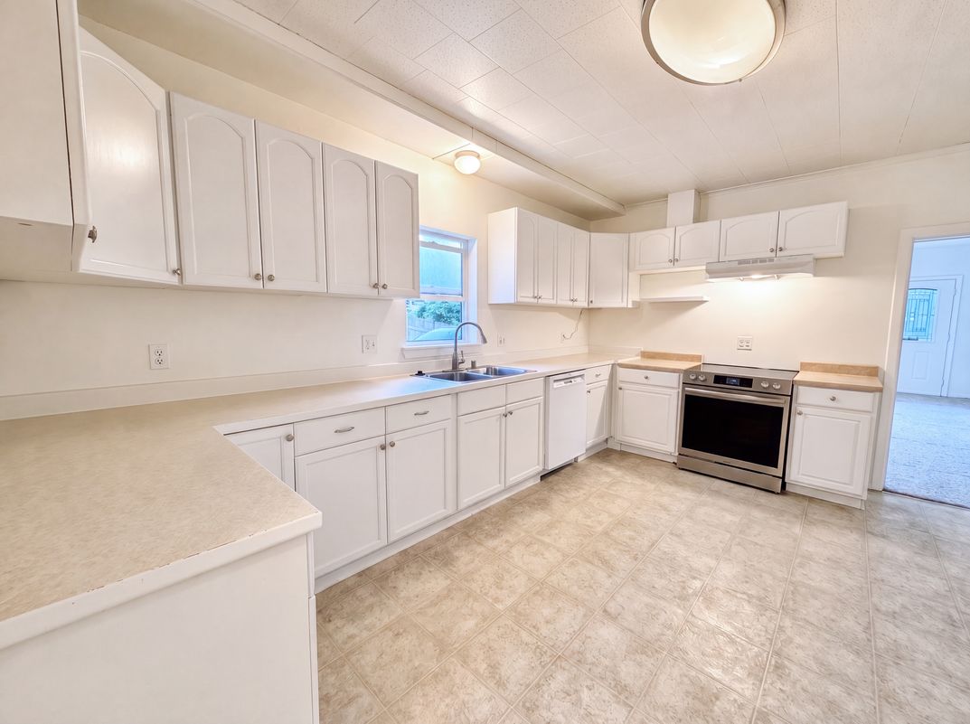 Photo 6 of 17 of 7507 Lower Ridge Rd, Everett, WA