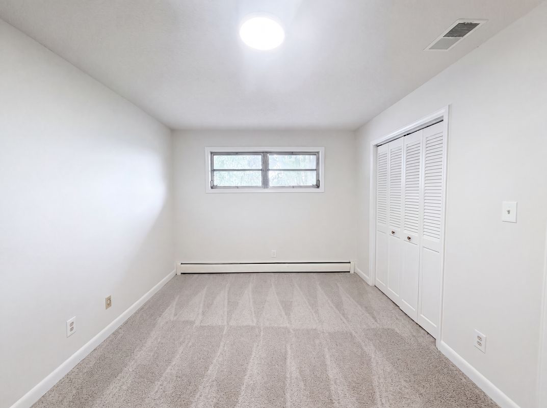 Photo 7 of 21 of 1580 W Cloaninger Ave, Statesville, NC