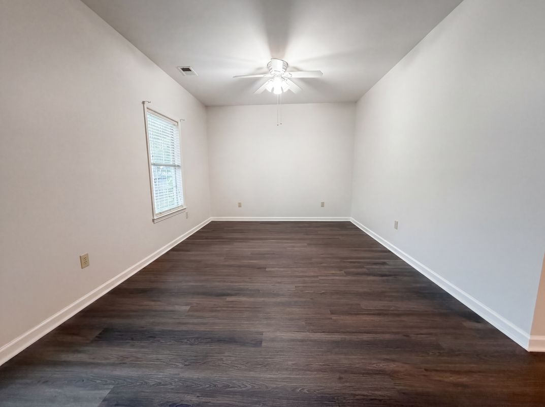 Photo 13 of 20 of 101 Cambridge Pointe Dr, Alabaster, AL