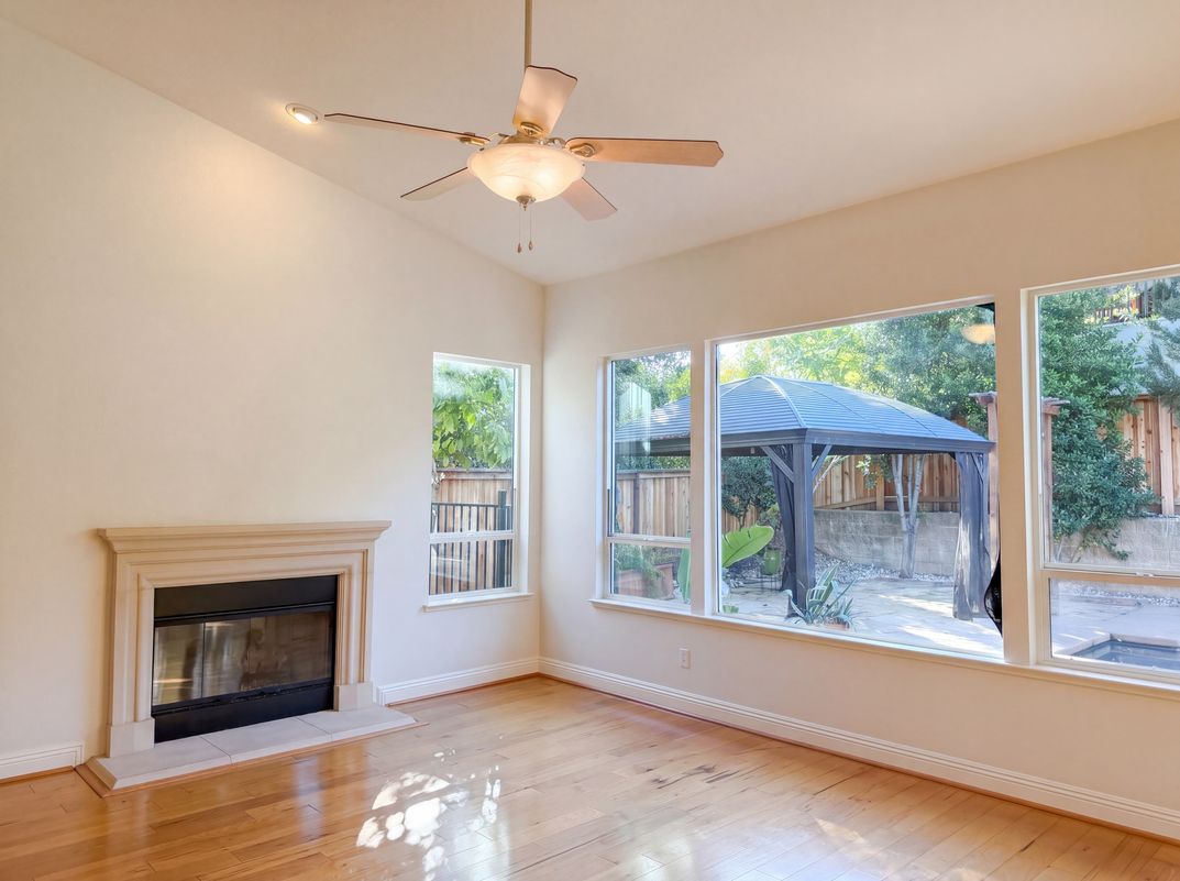 Photo 3 of 51 of 1401 Grey Owl Cir, Roseville, CA
