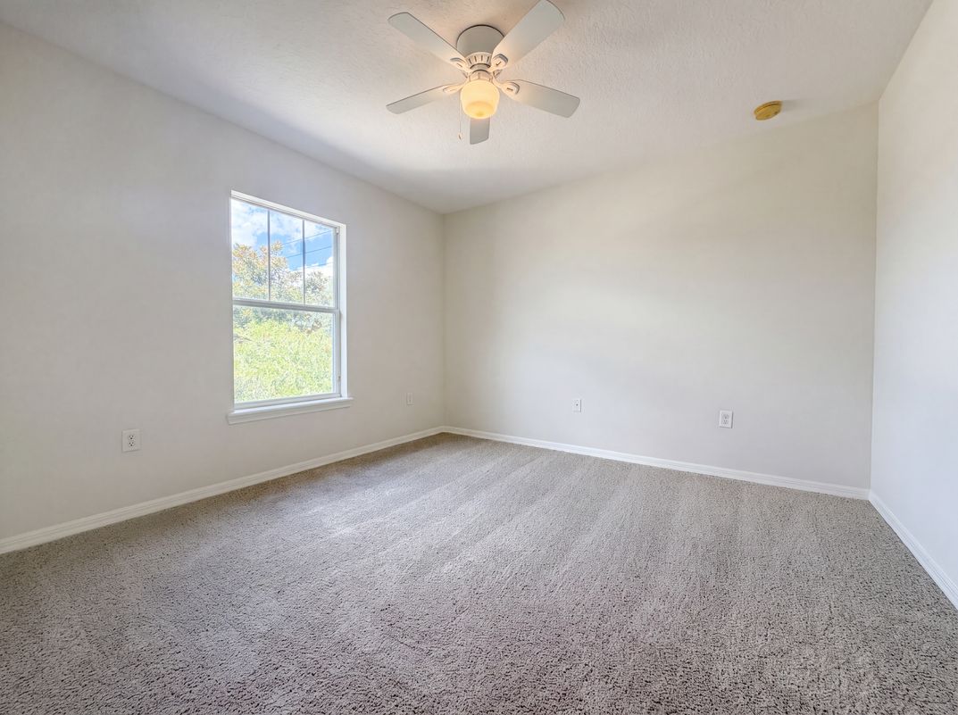 Photo 4 of 32 of 8331 Golden Bamboo Dr, Jacksonville, FL