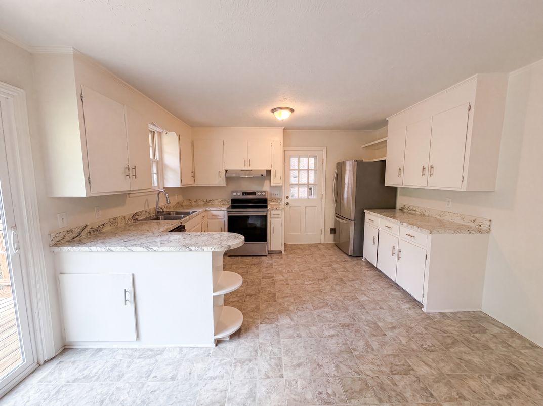 Property photo 2 of 20 Moonglo Cir