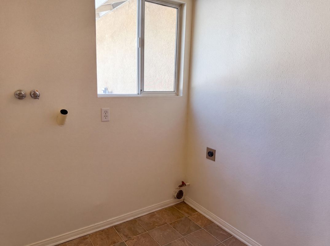 Photo 12 of 28 of 15358 Lookout Rd, Apple Valley, CA