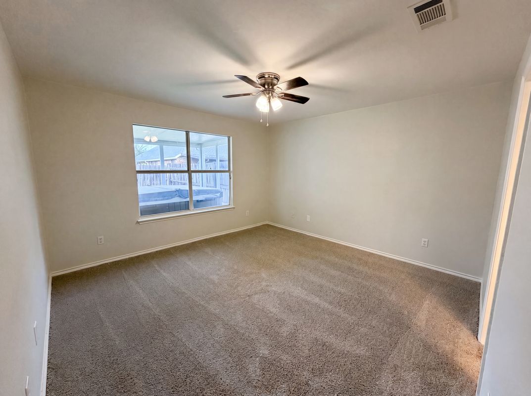 Photo 4 of 30 of 2026 Cardinal Ln, Lewisville, TX