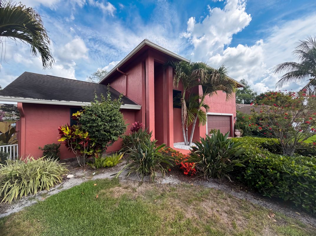 Photo 29 of 47 of 118 Waterway Rd, Royal Palm Beach, FL
