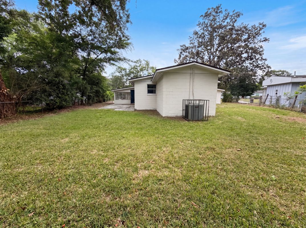 Photo 5 of 19 of 7361 Proxima Rd, Jacksonville, FL