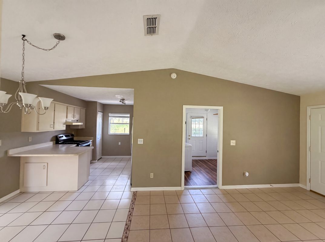 Photo 8 of 21 of 1870 SW Valencia Heights Ave, Dunnellon, FL