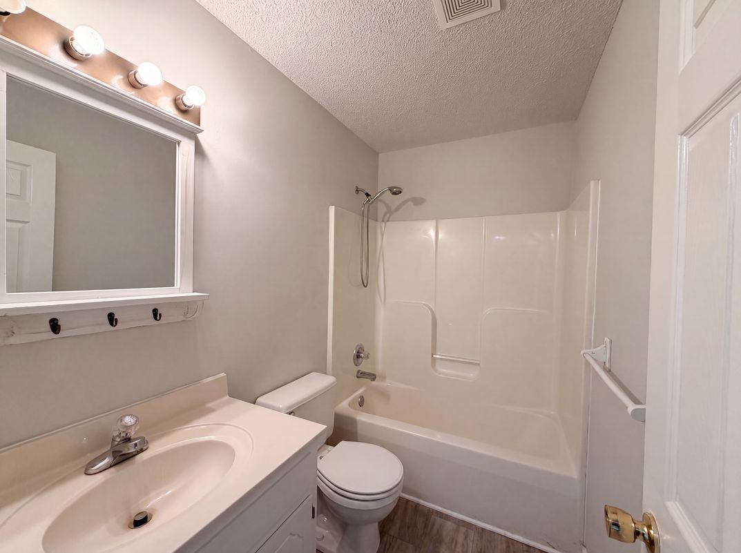 Photo 12 of 17 of 234 Grassmire Dr, Clarksville, TN