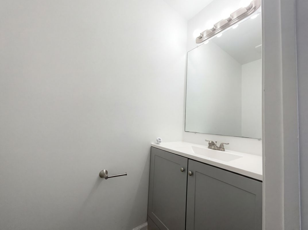 Photo 11 of 44 of 645 N Armistead St, Alexandria, VA
