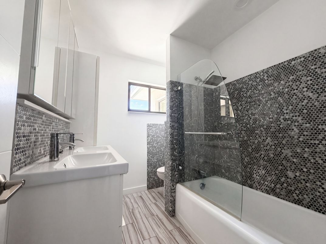 Photo 11 of 17 of 1717 NE 20th Ave, Fort Lauderdale, FL