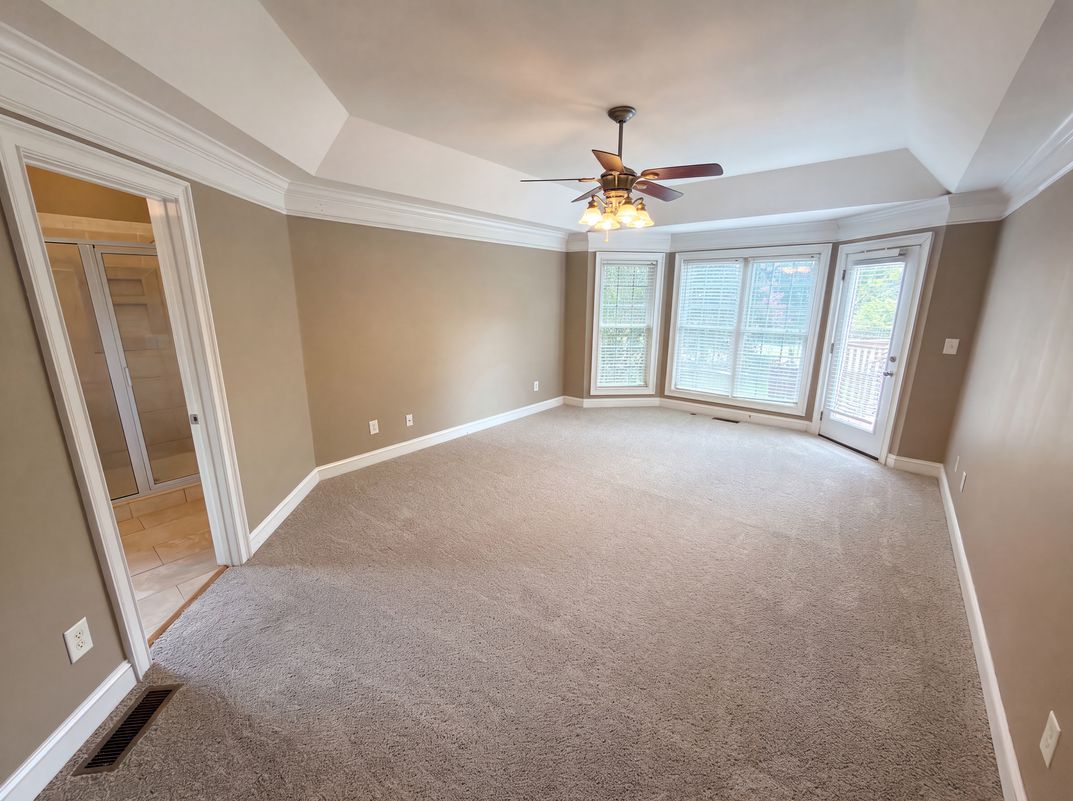 Photo 4 of 22 of 9721 Arlington Oaks Dr, Charlotte, NC