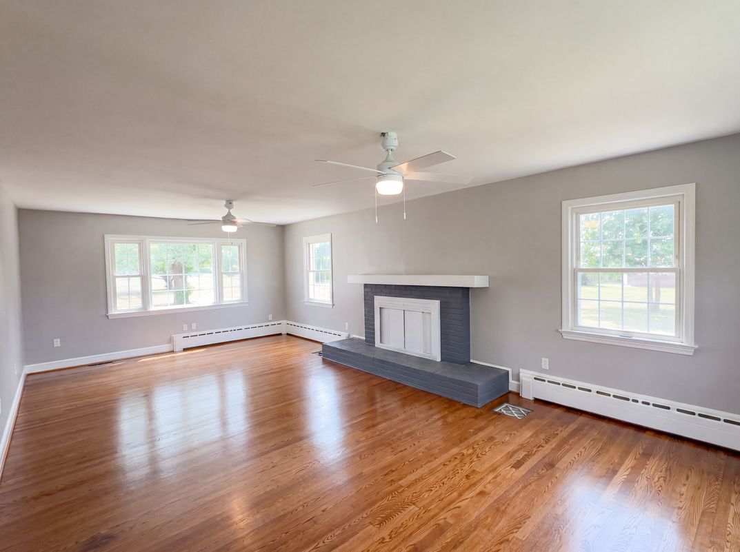 Photo 6 of 33 of 494 Walton St, Strasburg, VA