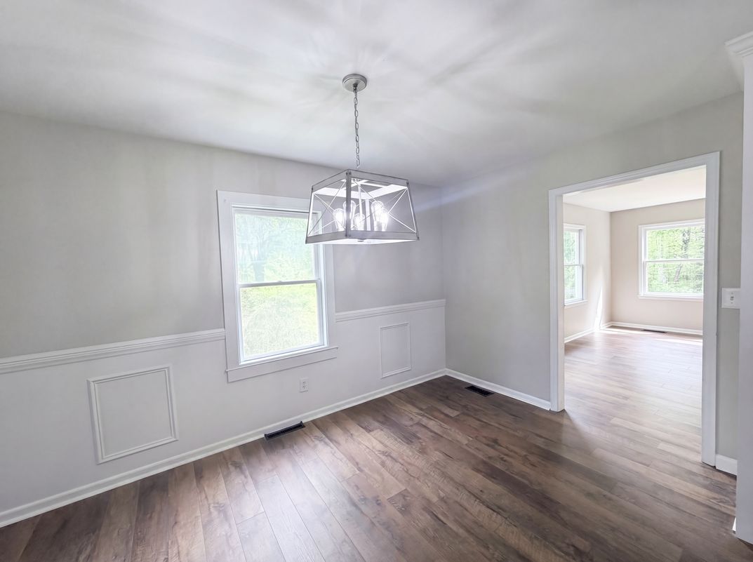 Photo 7 of 26 of 706 Crescent Dr, Cherryville, NC