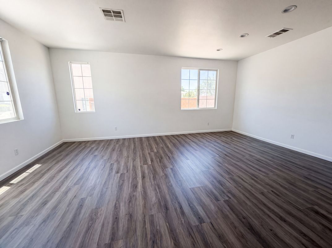 Photo 7 of 28 of 3147 W Lingard St, Lancaster, CA
