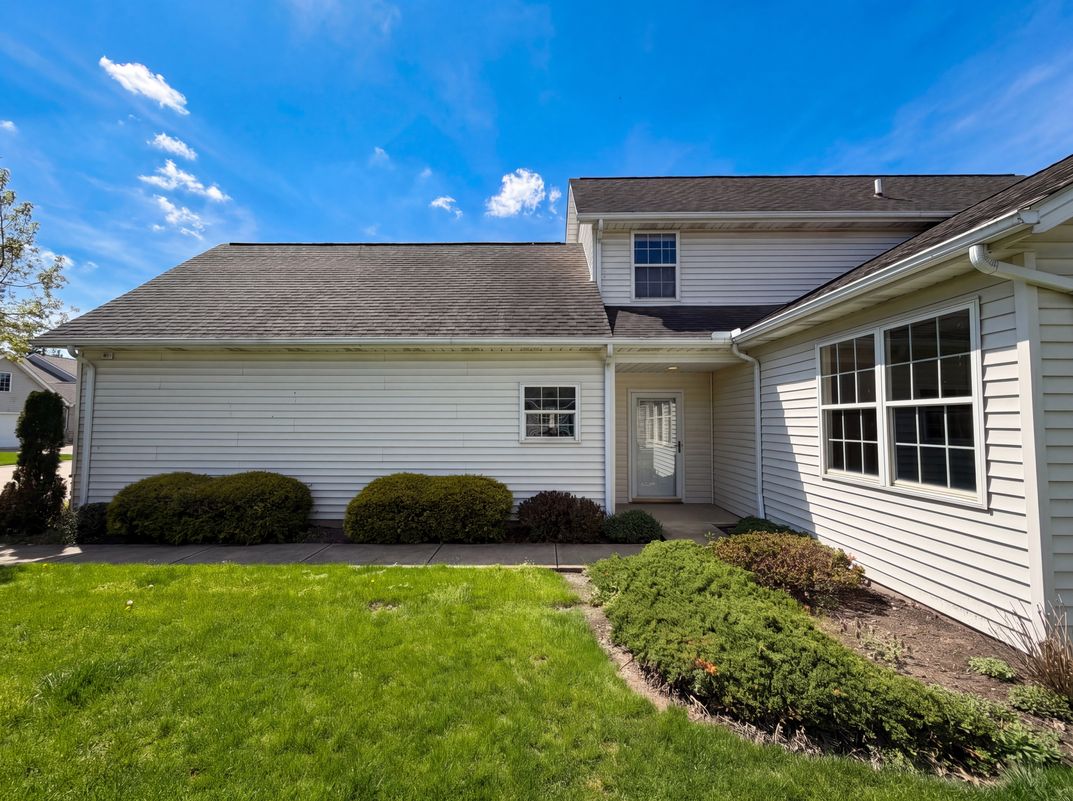 Property photo 1 of 8757 Roberts Ct