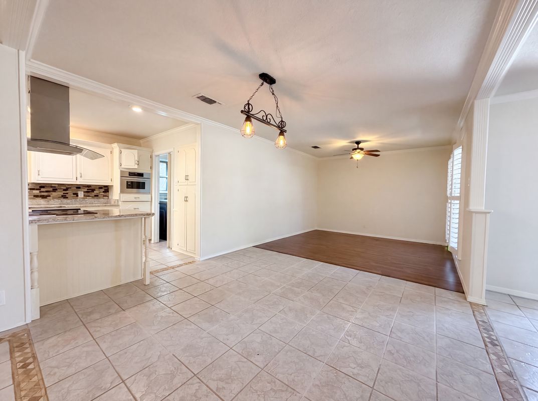 Photo 6 of 21 of 326 De Soto Dr, Universal City, TX