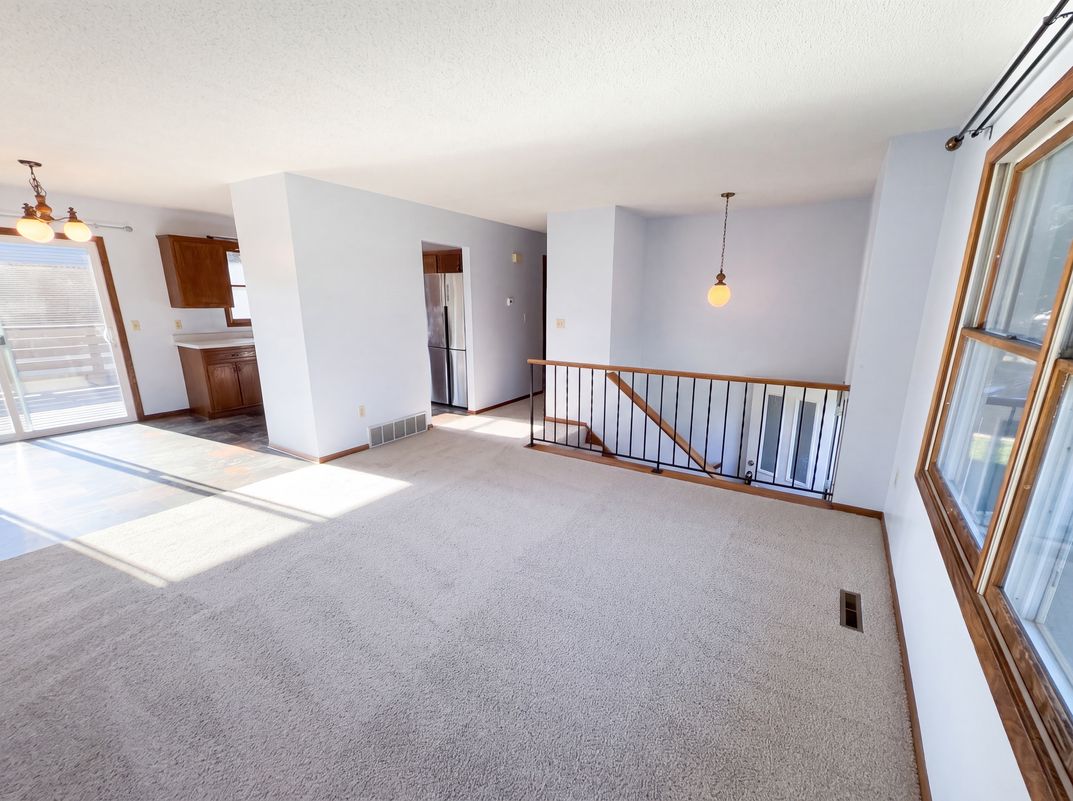 Photo 3 of 26 of 1720 24th Ave SE, Rochester, MN