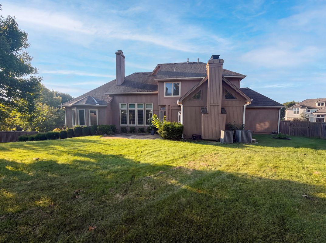 Photo 5 of 34 of 6003 N Cosby Ct, Kansas City, MO