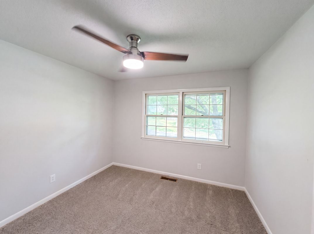 Photo 6 of 19 of 917 Hillview Dr, Cary, NC
