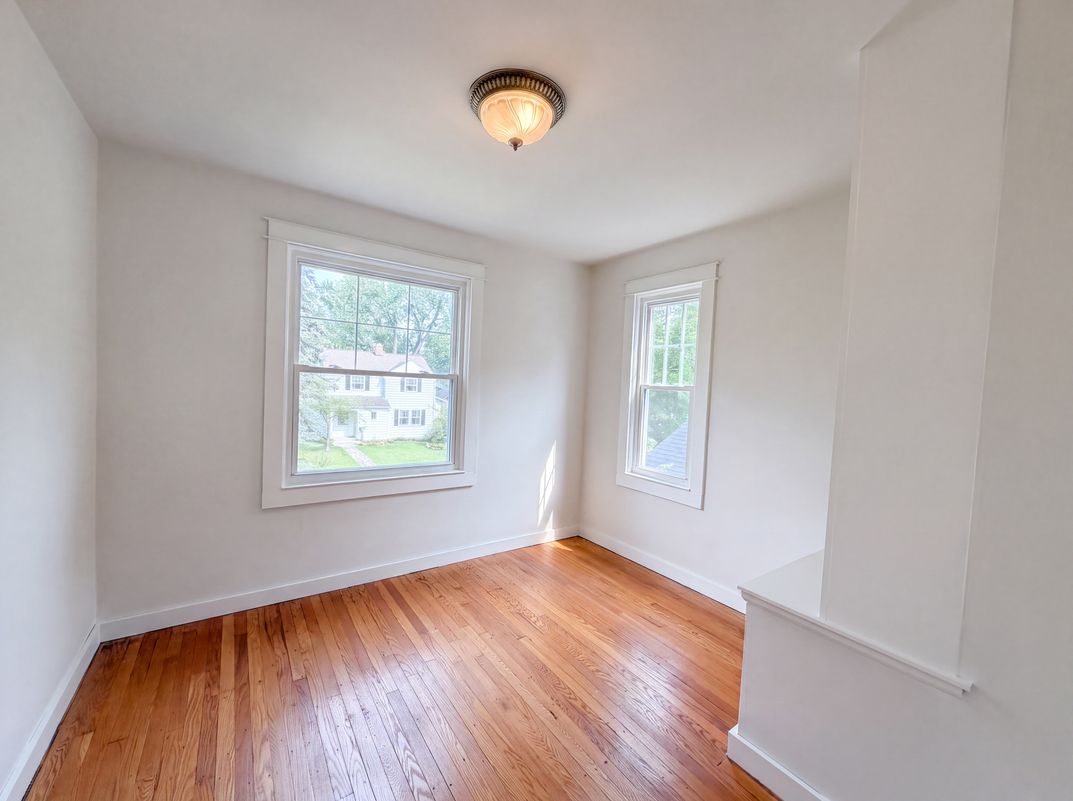 Photo 11 of 36 of 751 Grandon Ave, Columbus, OH