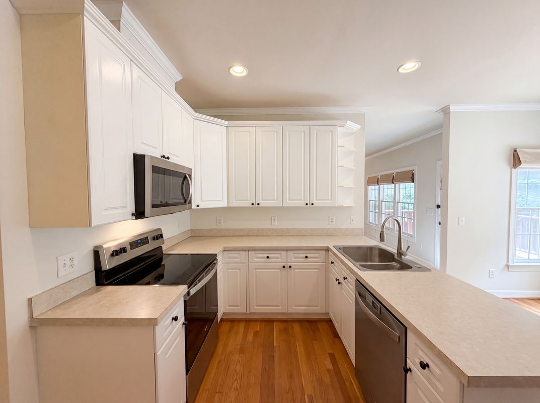 Photo 7 of 19 of 7301 Lakefall Dr, Wake Forest, NC