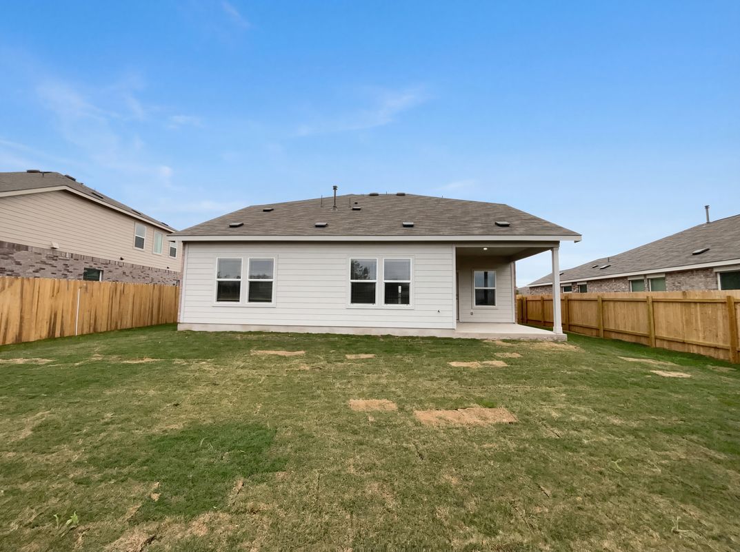 Photo 5 of 24 of 501 Vantage Dr, Hutto, TX