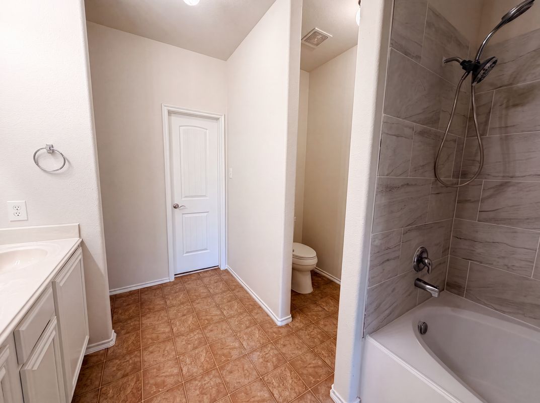 Photo 13 of 18 of 4038 Golden Rod Dr, Forney, TX