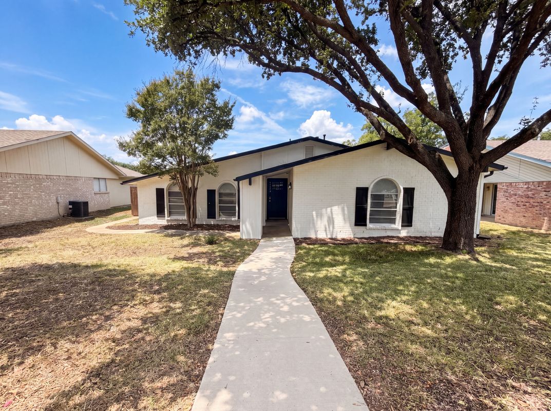 Photo 19 of 21 of 3111 Windsor Rd, Carrollton, TX