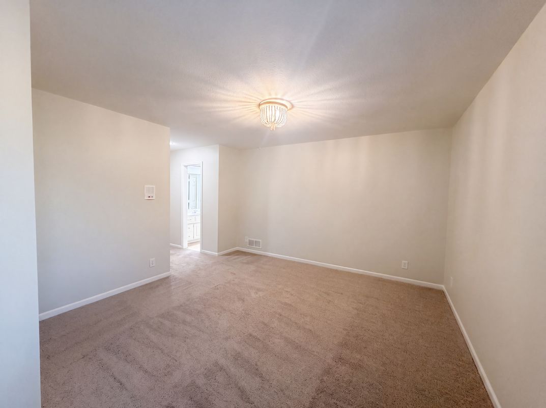 Photo 15 of 34 of 6003 N Cosby Ct, Kansas City, MO