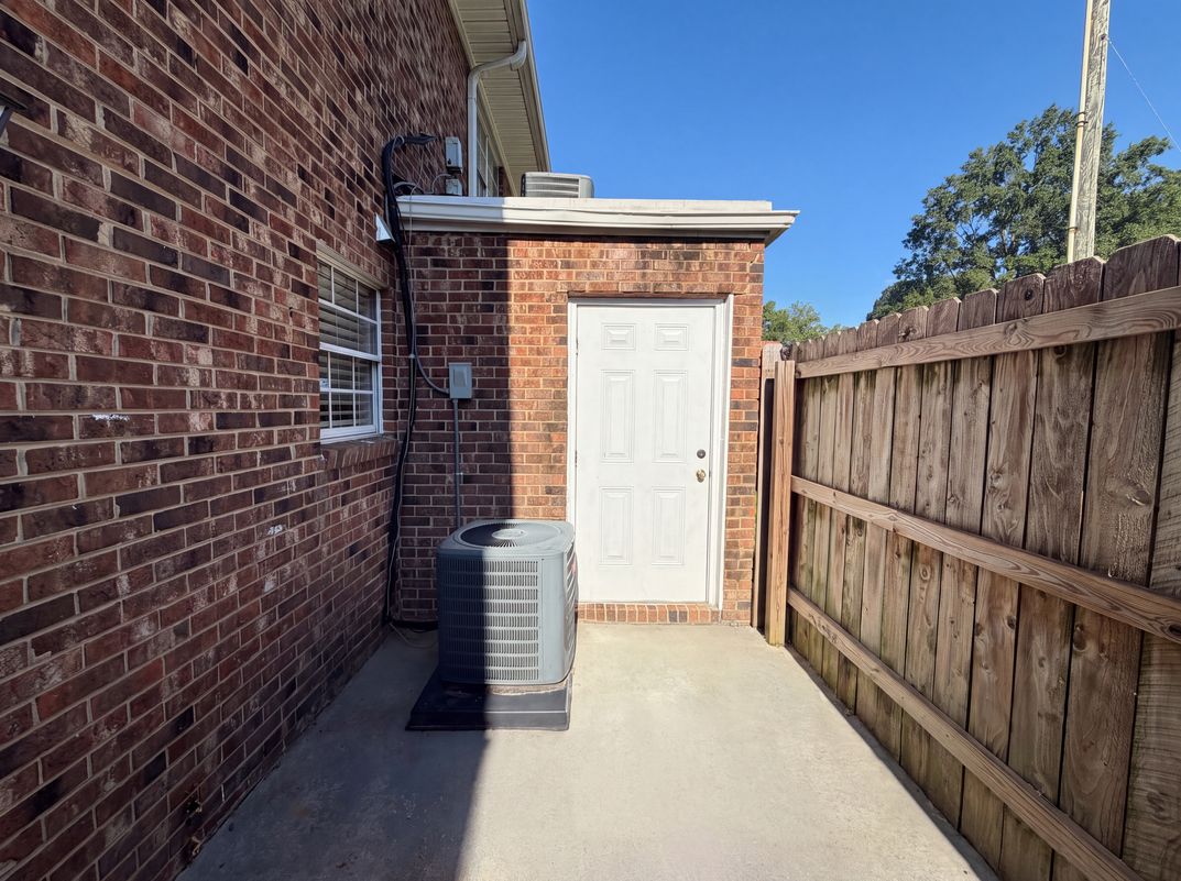 Photo 16 of 20 of 1311 W Meadowview Rd, Greensboro, NC