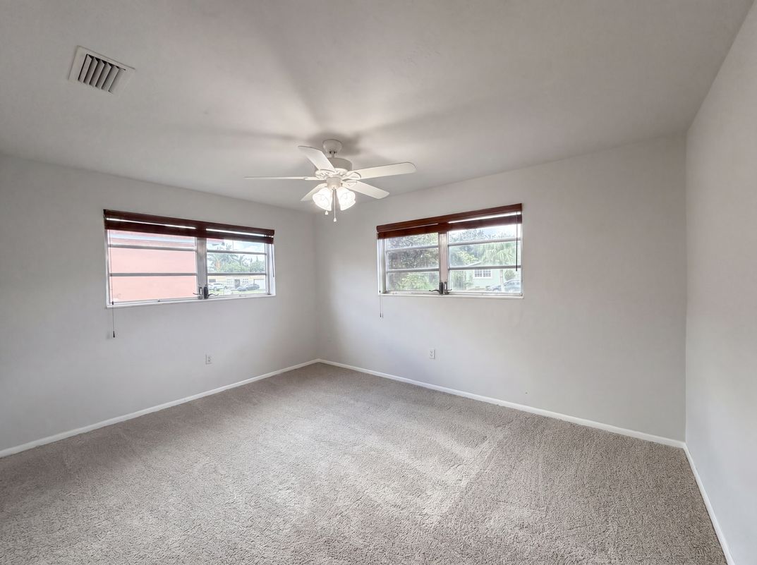 Photo 11 of 25 of 7141 Harbour Blvd, Miramar, FL