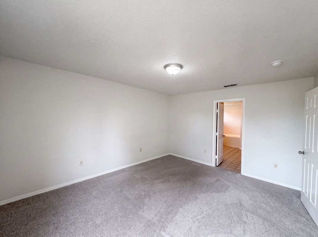 Photo 9 of 19 of 1038 Highland Crest Cir, Lake Wales, FL