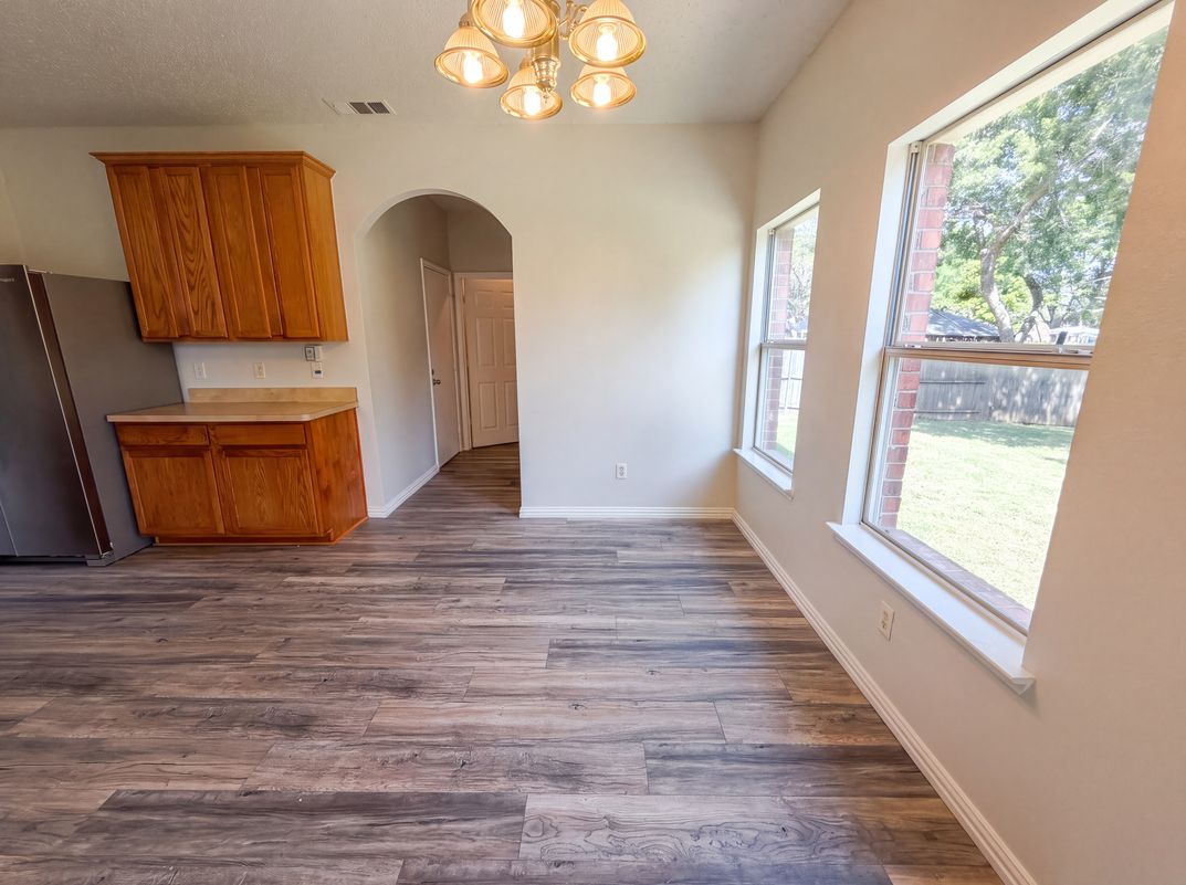 Photo 8 of 20 of 448 N Waterford Oaks Dr, Cedar Hill, TX