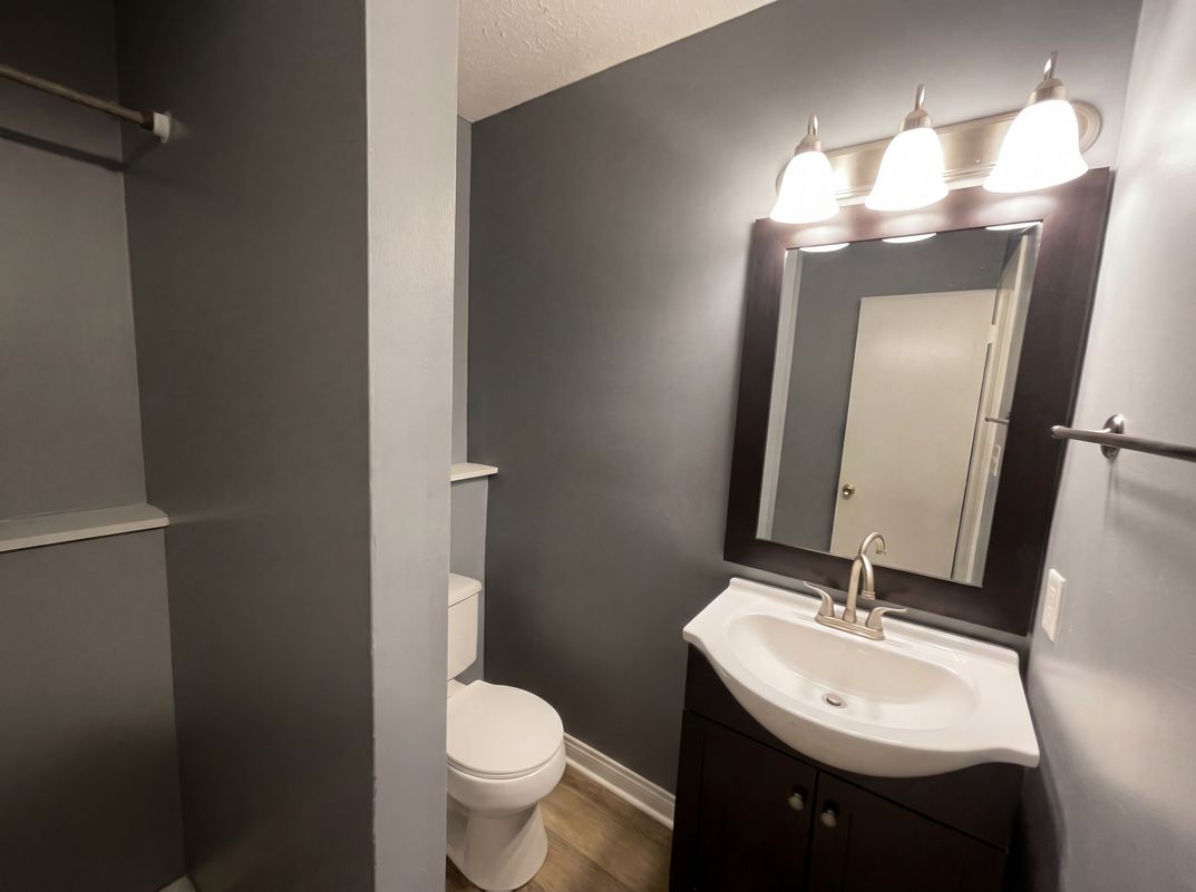 Photo 15 of 18 of 7739 Inverness Dr, Indianapolis, IN