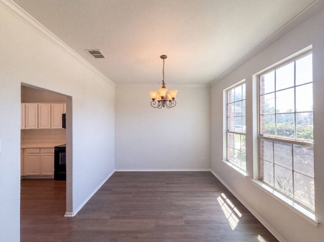 Photo 6 of 19 of 5928 Deck House Rd, Fort Worth, TX