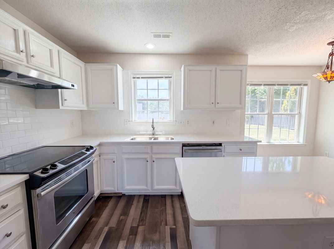 Photo 2 of 17 of 135 Brookgreen Ct, Kernersville, NC