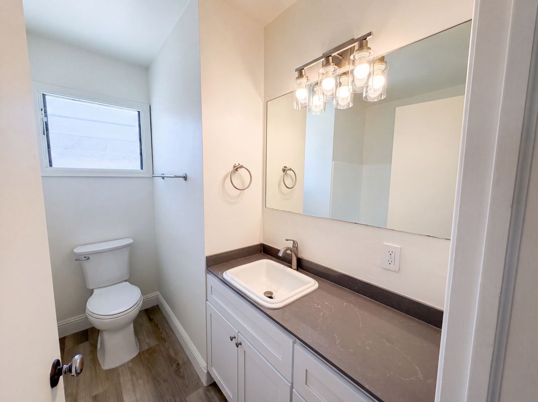 Photo 17 of 41 of 4601 Summit Way, Sacramento, CA
