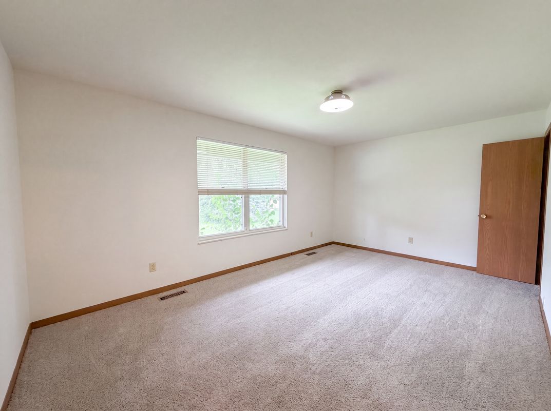 Photo 4 of 21 of 3679 Vago Ln, Florissant, MO