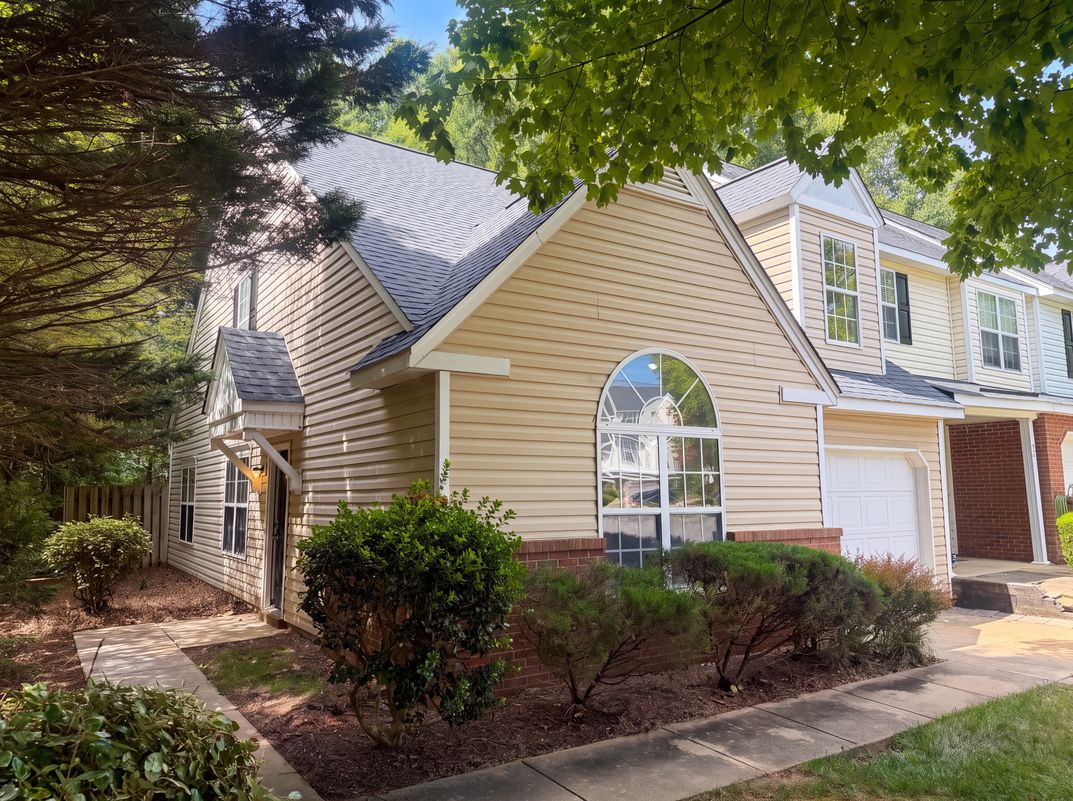 Photo 21 of 23 of 30 Pickwick Pl, Greensboro, NC